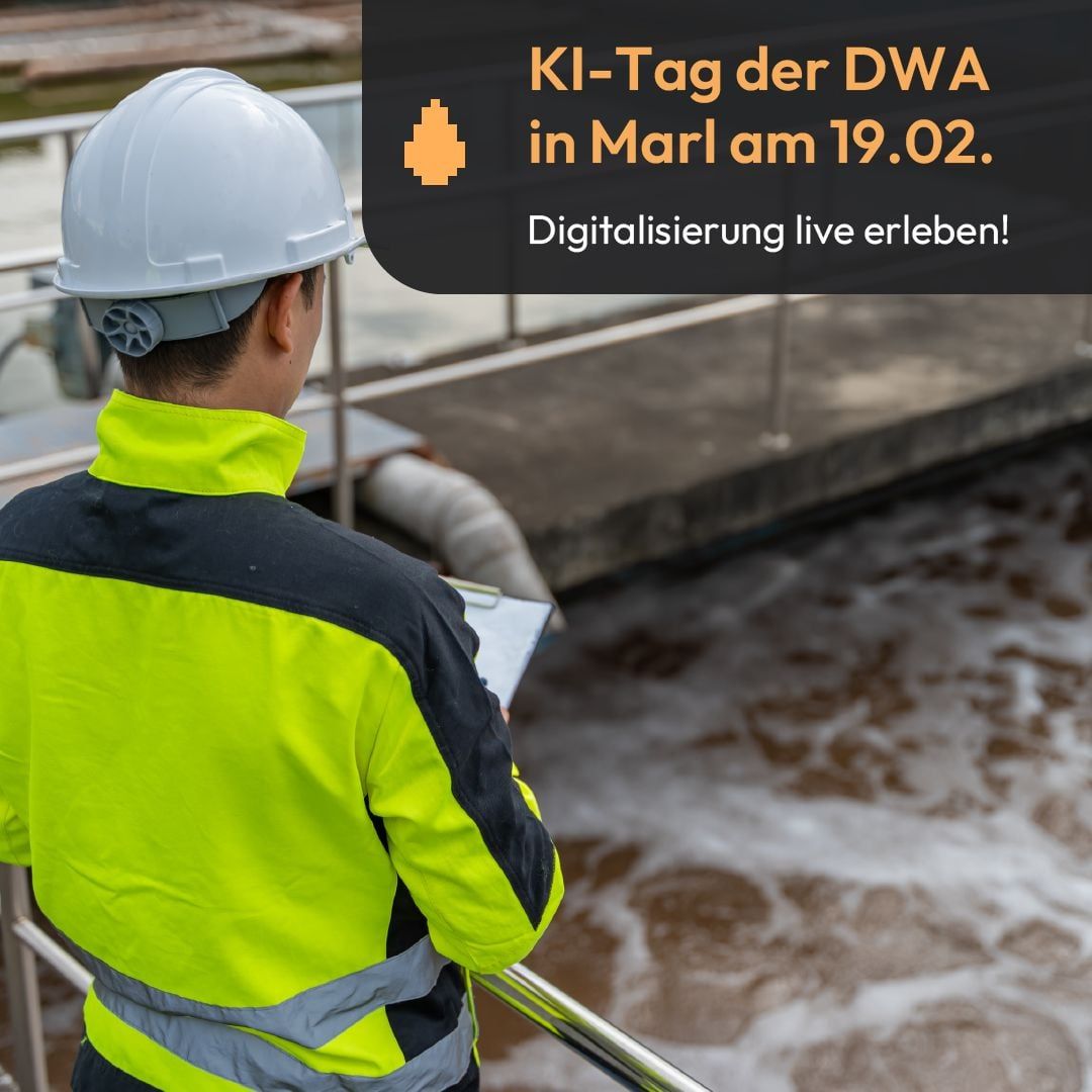 Person mit Helm und Warnjacke an einem Klärbecken, Text „KI-Tag der DWA in Marl am 19.02. – Digitalisierung live erleben!“