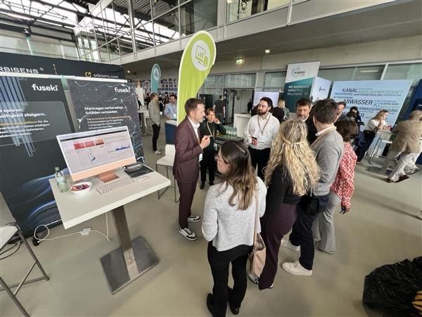 Gut besuchter fuseki-Stand auf einer Fachveranstaltung